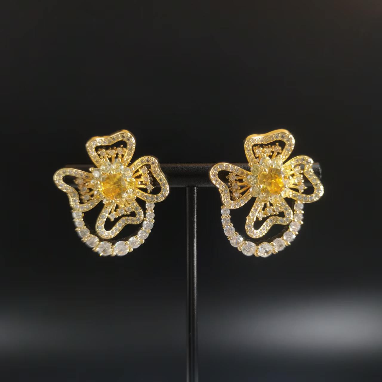 轻奢金色花朵水钻镂空耳夹
