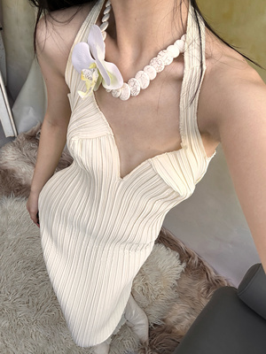 维纳斯的诞生线条褶皱一片式修身挂脖吊带连衣裙