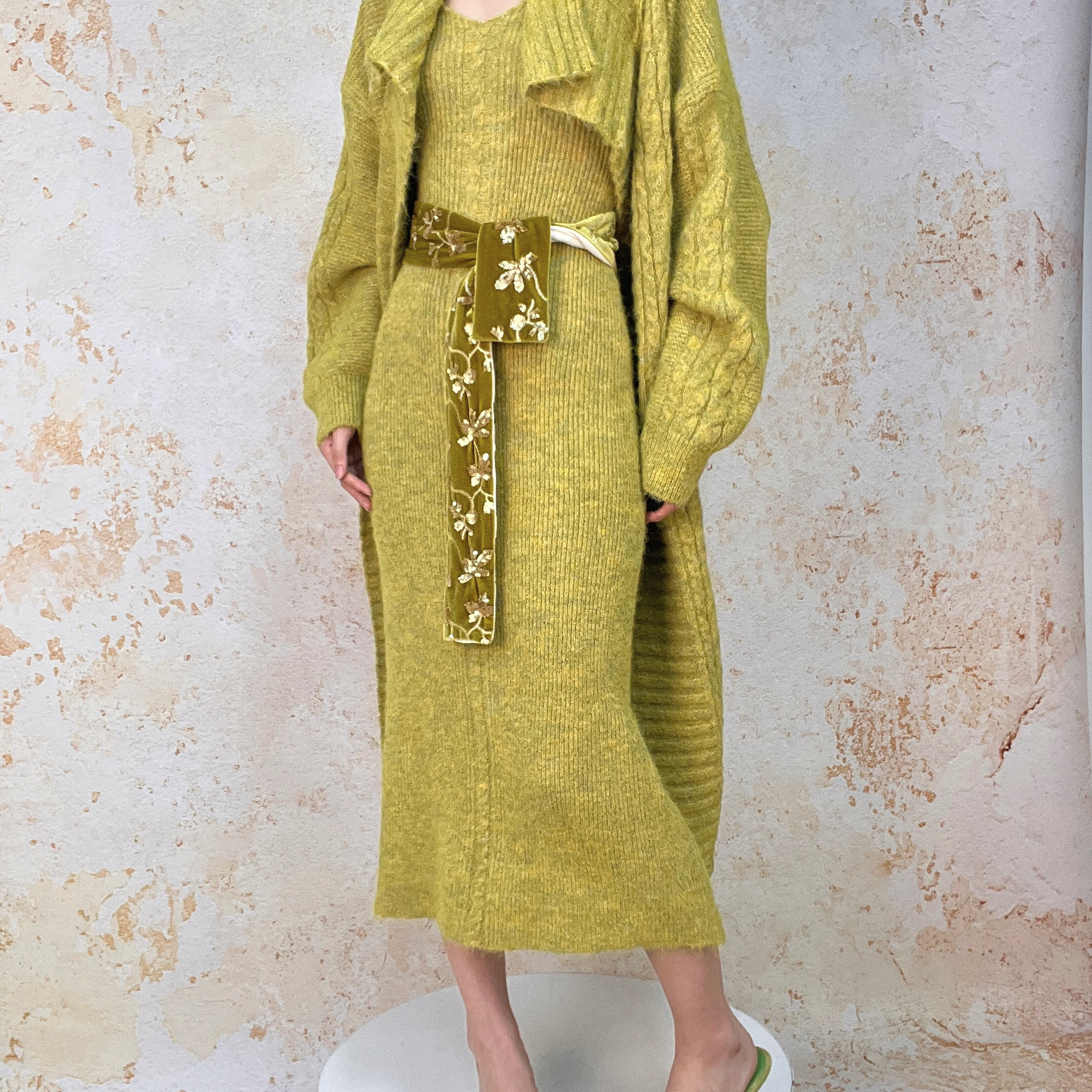 生机盎然黄绿软糯内搭女秋冬修身显白气质针织毛衣裙吊带开衫套装