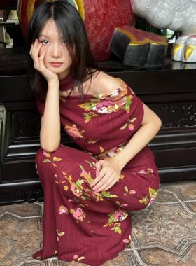 县城美学千禧年复古酒红玫瑰印花弹力针织多穿荡领一字肩辣妹套装