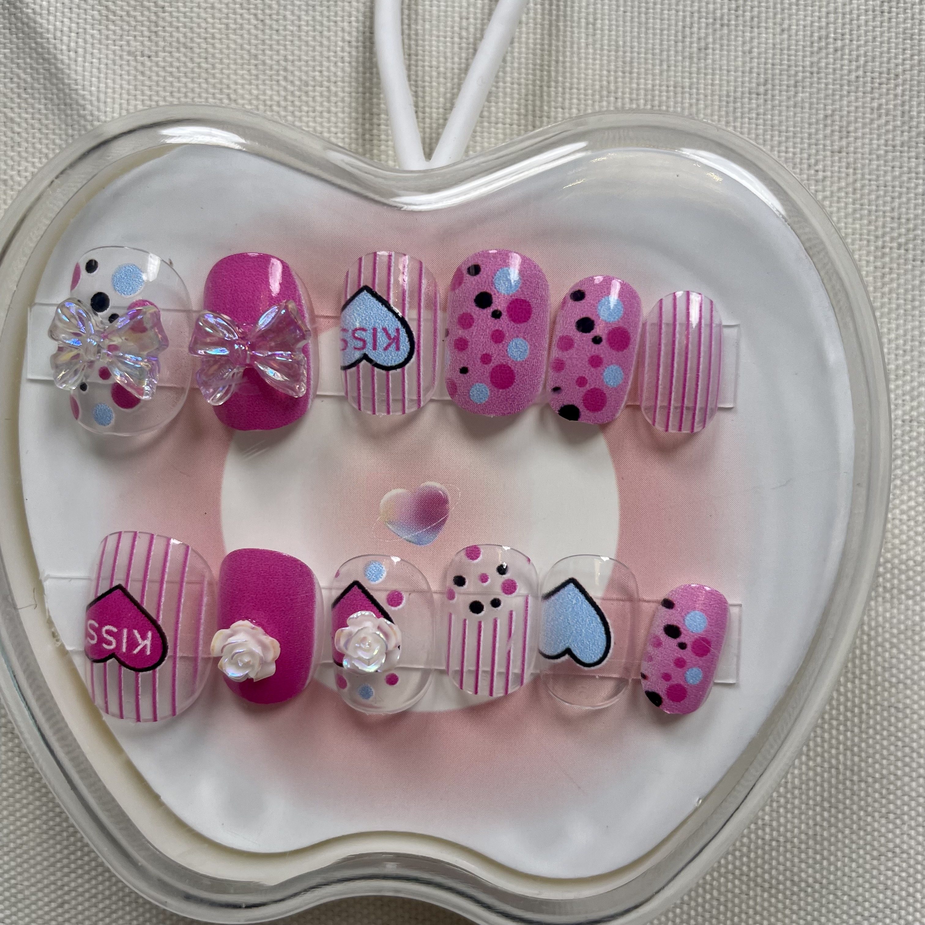 粉色系穿戴甲爱心蝴蝶结装饰短款美甲可爱少女风可重复拆卸假指甲