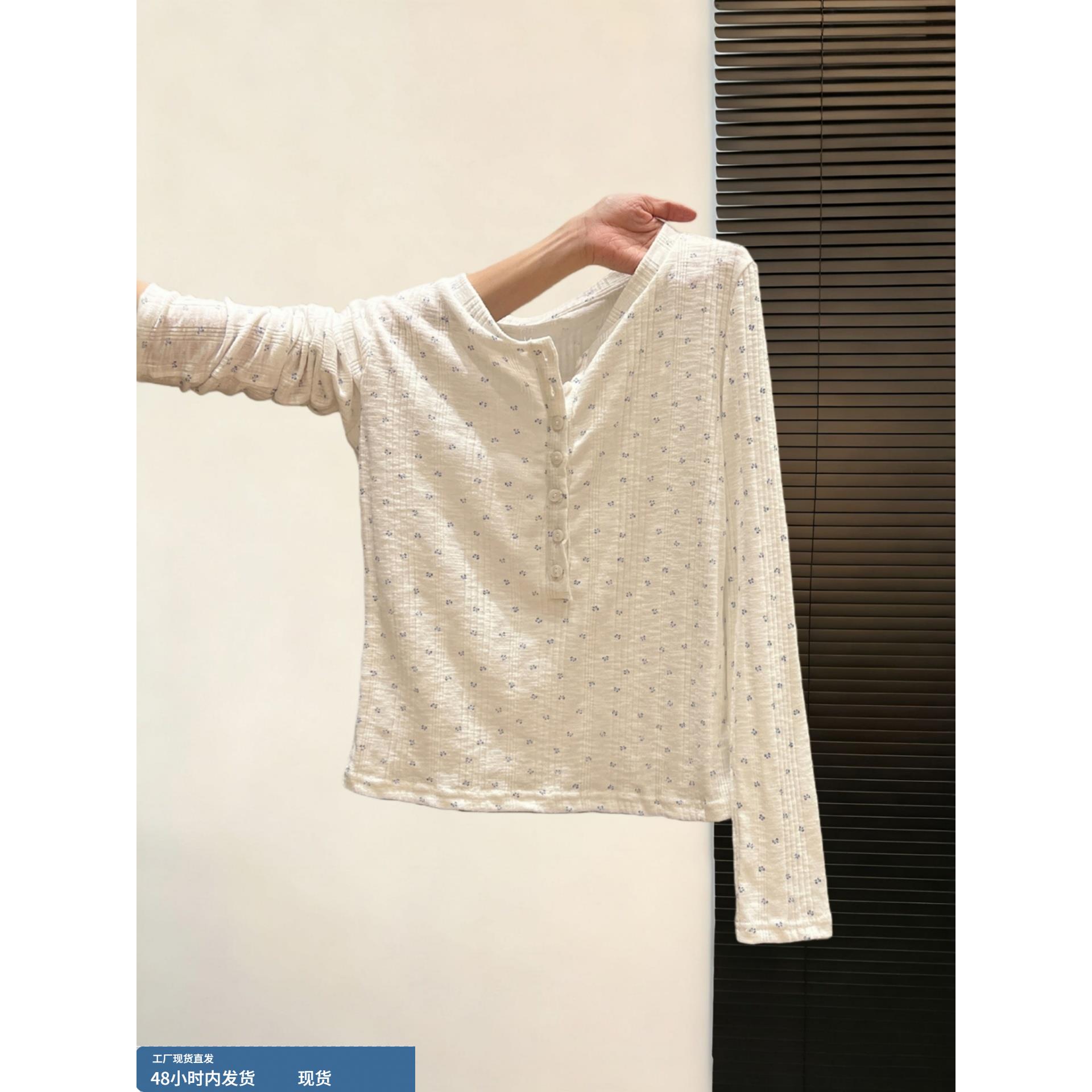 miu系蓝色碎花白底T恤2025秋冬季新款巨好看的独特chic内搭上衣女