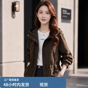 外套女款秋短款2026新品中老年妈妈轻熟风收腰显瘦百搭连帽风衣女