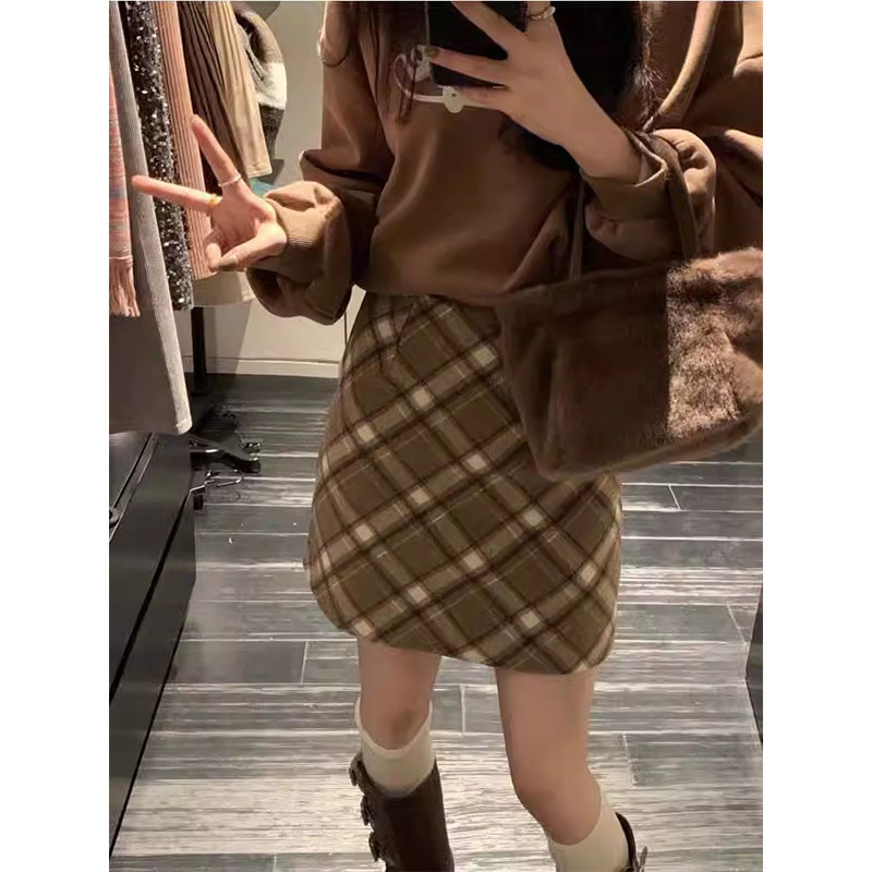 毛呢格子半身裙秋冬款女装2026新款雅丹风穿搭美拉德大码高腰短裙
