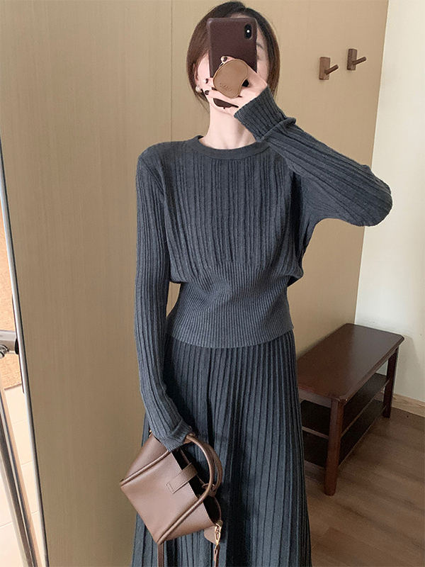 圆领气质毛针织衫女2025秋季新款高级感收腰显瘦设计感内搭上衣