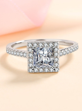 s925银镀18K金戒指女神款公主方莫桑石女指环镀pt950铂金结婚介子