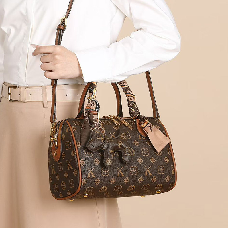 品牌包包时尚老花真皮手提枕头包女2026新款大容量牛皮单肩斜挎包