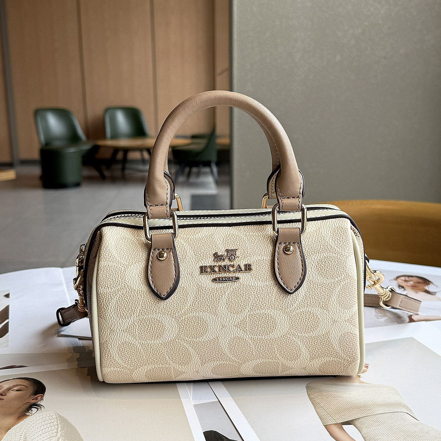 品牌女包真皮手提单肩斜挎包小包2026新款休闲百搭字母迷你枕头包