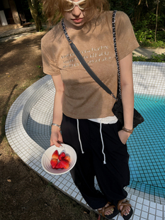 T恤女夏2023年新款 咖色刺绣字母短袖 上衣 时髦造型公式 MOERSHOP