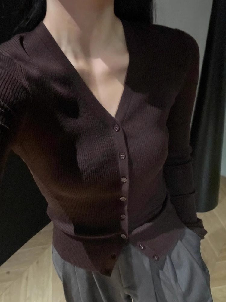 法式v领针织开衫女春秋新款高级感内搭修身短款毛衣高端打底上衣