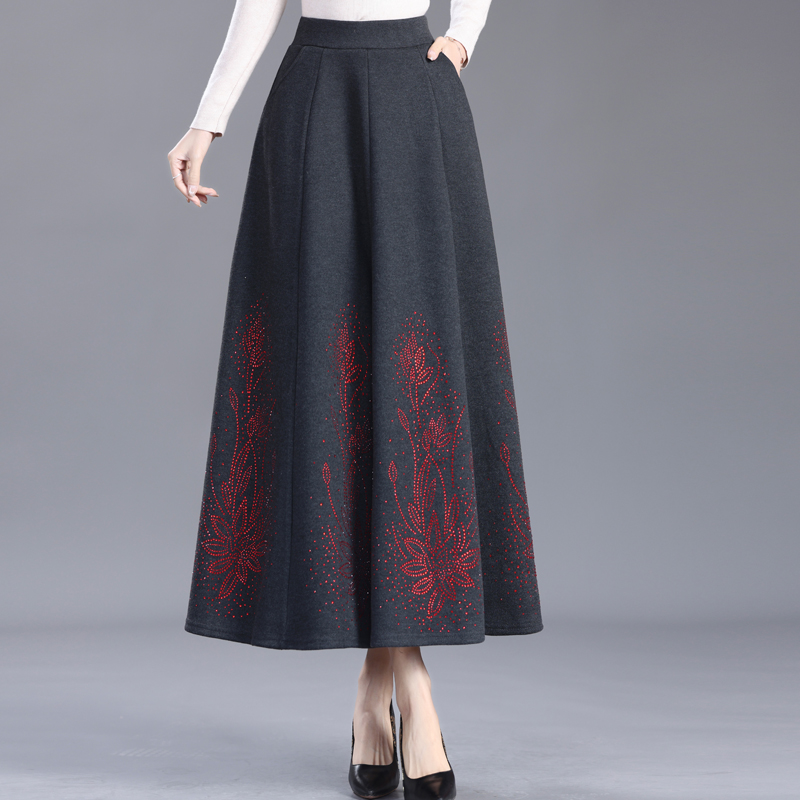 中长款烫钻设计A字伞裙