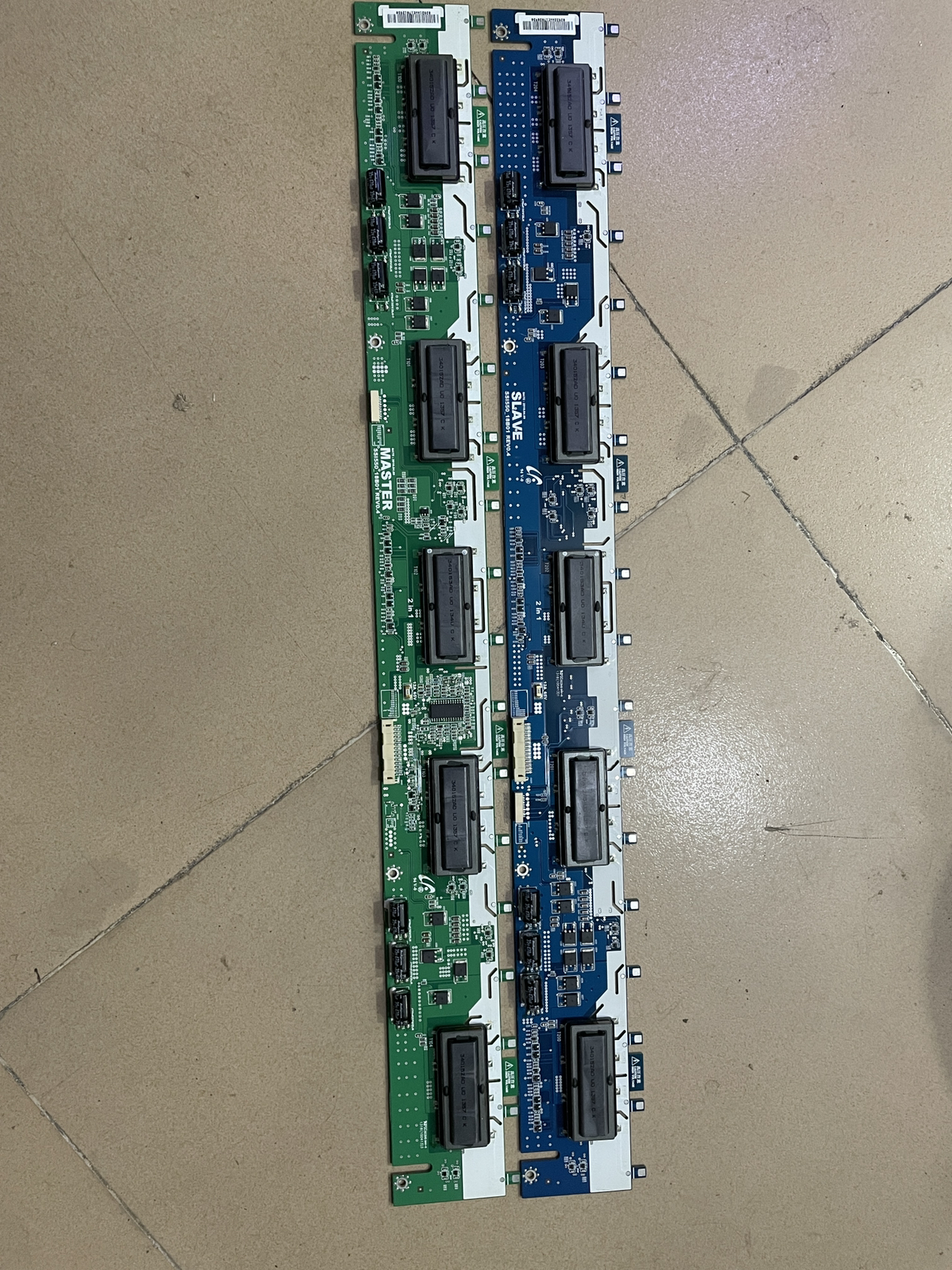 SSI550-18B01  REV0.4   MASTER  SLAVE  三星55寸18插高压条一对