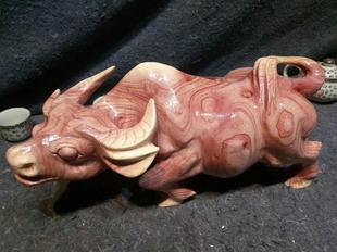 动物家居装 饰件木香樟木生肖牛摆件桌面实木手工雕刻马猪原木花纹