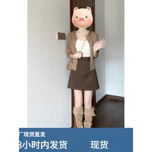 早秋季茶系穿搭一整套小个子辣妹减龄设计感小众上衣裙子三件套装