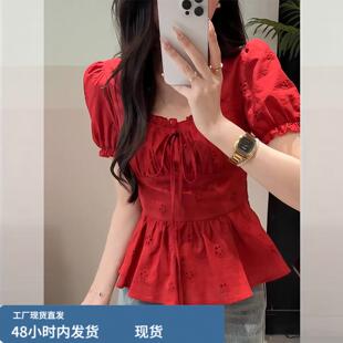 今年流行的漂亮泡泡短袖衬衫红色上衣女士夏季新款设计感掐腰小衫