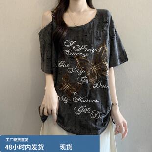 设计感蝴蝶印花破洞露肩短袖T恤女夏大码胖mm显瘦不规则抽绳上衣