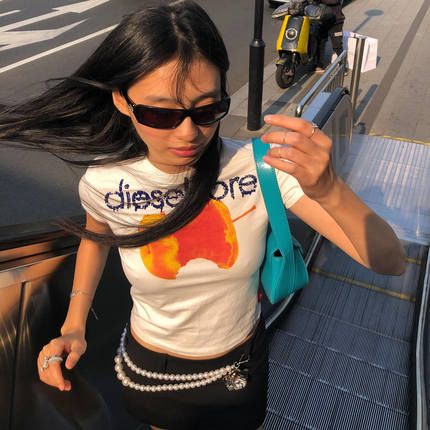 ODD/咬一口苹果字母印花辣妹修身正肩显瘦短款短袖T恤女夏季上衣