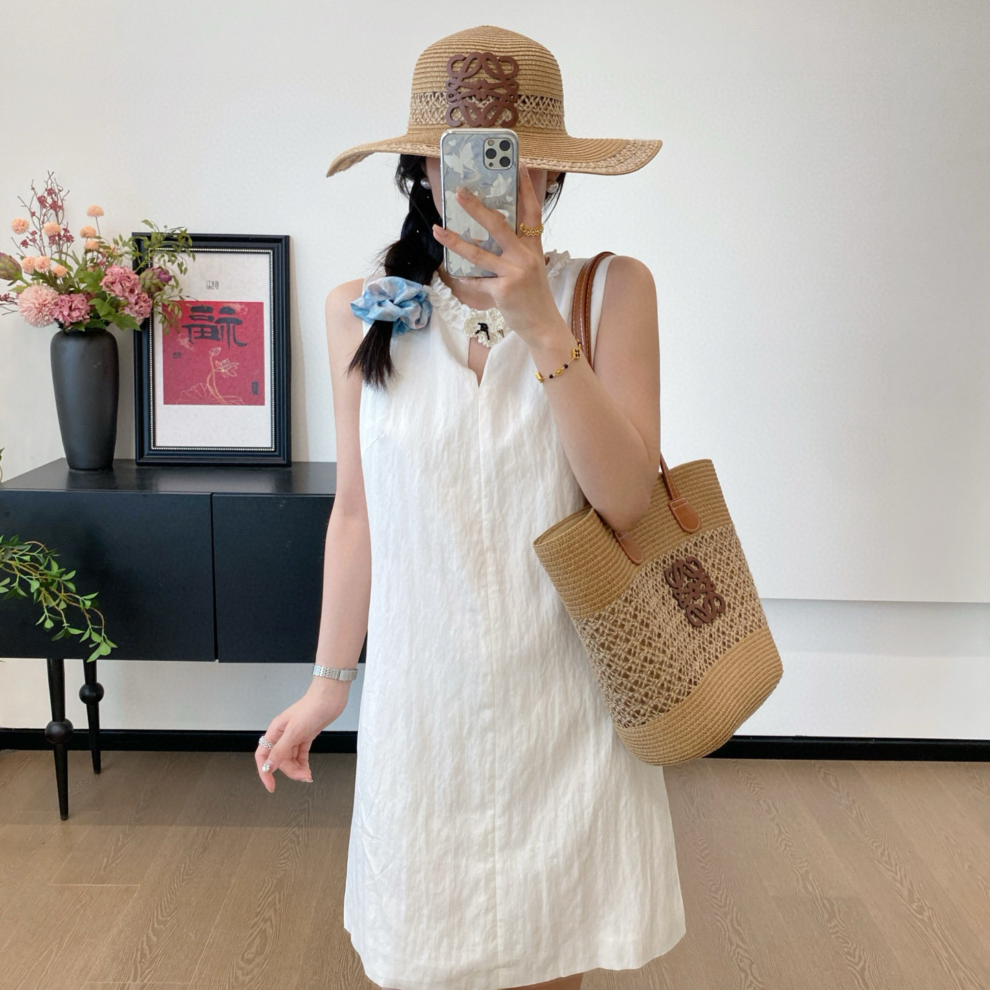 时尚气质百搭花朵收腰白色连衣裙休闲简约极简风通勤女士直筒长裙