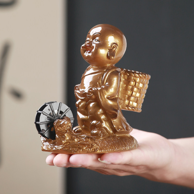 可养变色喷水小和尚茶宠摆件