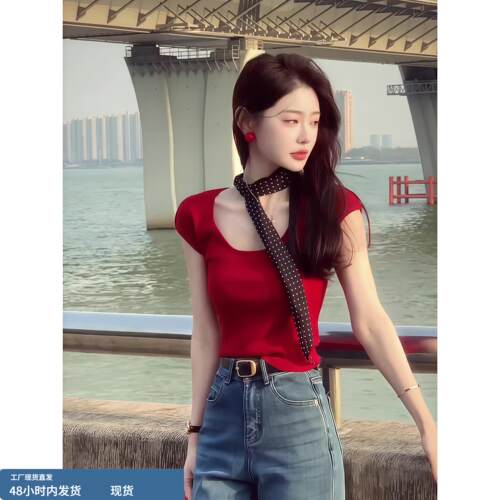 法式复古红色方领休闲短袖T恤女夏季收腰纯欲辣妹短款1/4吋套筒扳