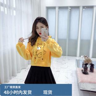 连帽短款套头卫衣女2025冬季刺锈加戎加厚韩版学院风服饰领针