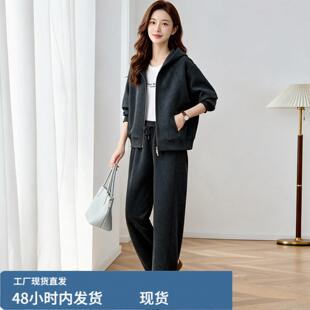 秋套装女款2026新款早秋中年妈妈洋气休闲运动风衣服一整套搭配女