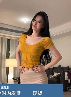 夏季纯欲辣妹姜黄色坑条V领短袖针织T恤百搭坎肩短袖修身纯色上衣