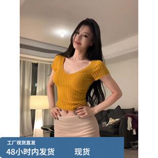 夏季纯欲辣妹姜黄色坑条V领短袖针织T恤百搭坎肩短袖修身纯色上衣