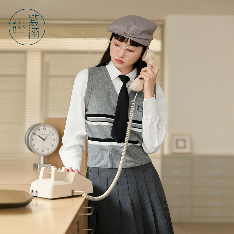 紫涵学院风假两件针织衫女春秋季新款短款修身显瘦套头翻领上衣潮