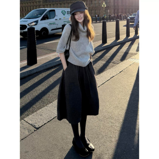 灰色简约毛呢A字裙女秋季2026年新款宽松显瘦伞裙休闲气质半身裙