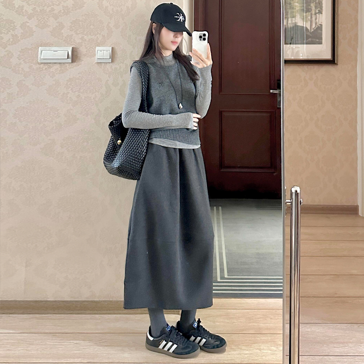 灰色简约韩系毛呢A字半身裙女秋季2025年新款中长款显瘦南瓜伞裙