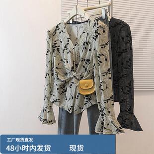 v领碎花长袖衬衫早秋适合胖mm的大码女装喇气质别致叭袖上衣