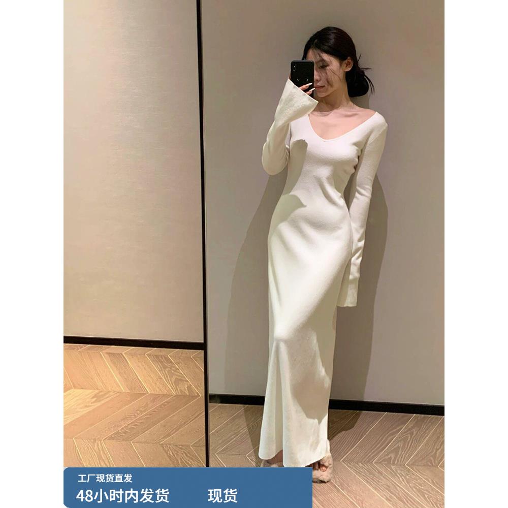 纯色v领修身针织连衣裙，腰和优雅的设计，利基内长裙2025春秋季