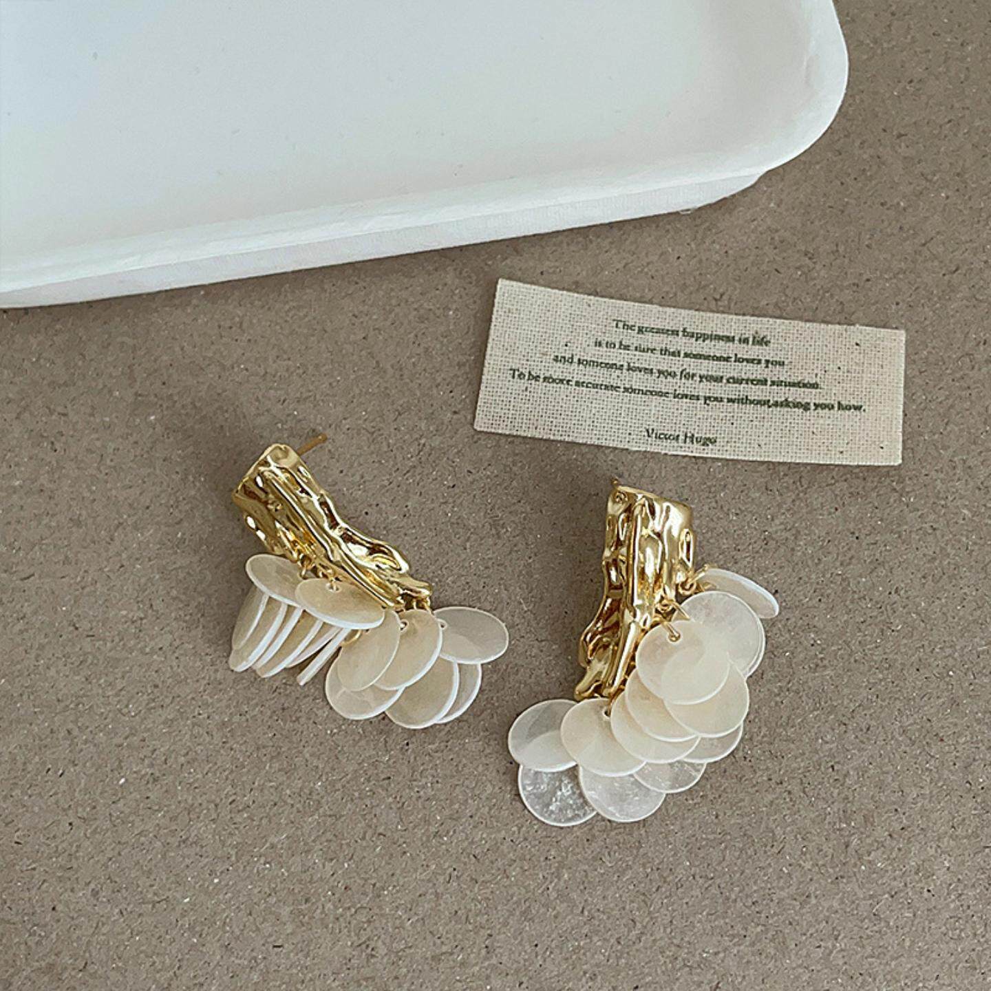 圆片贝壳流苏褶皱金属耳钉女小众