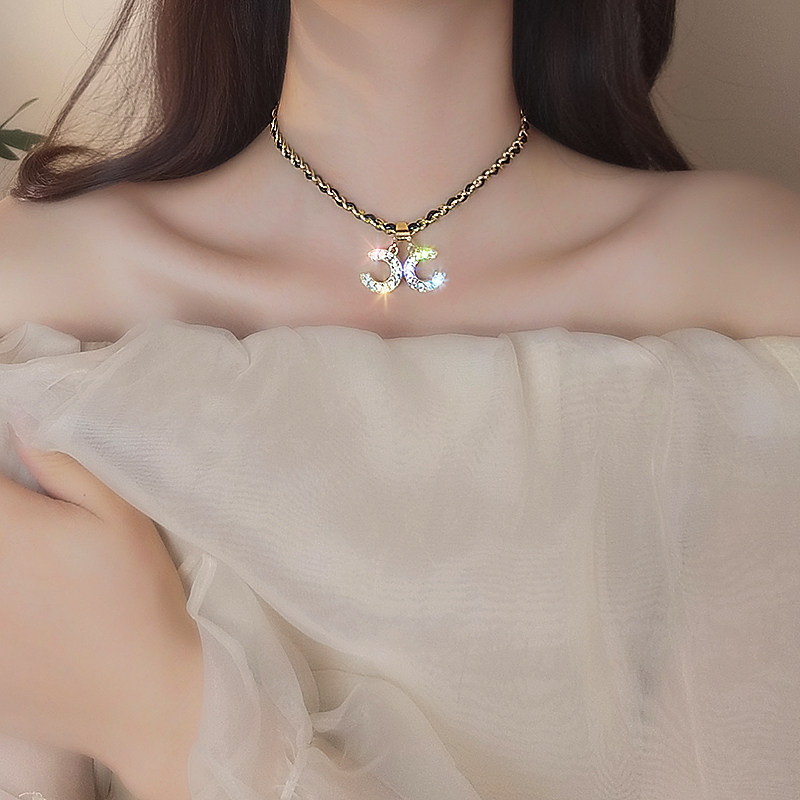 合金水钻女小香风链条皮革项链图片
