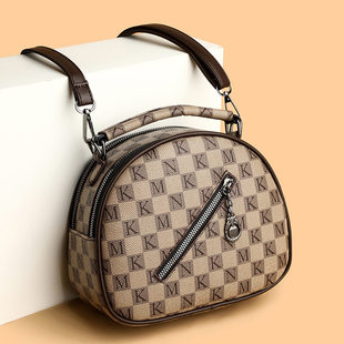 高级感斜挎小包包女2026新款时尚妈妈单肩小圆包真皮大容量手提包