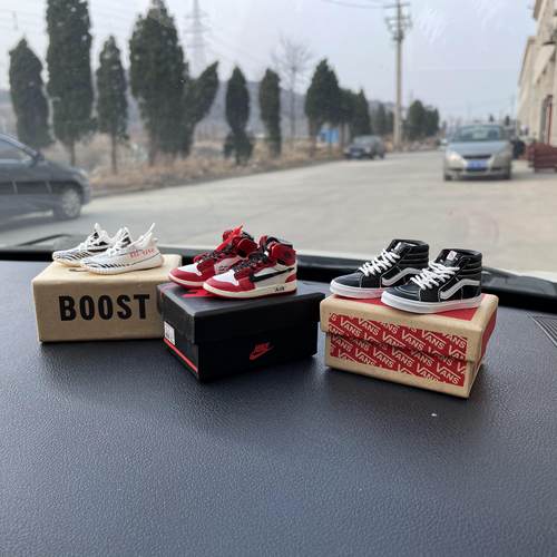 车内立体科比摆件模型