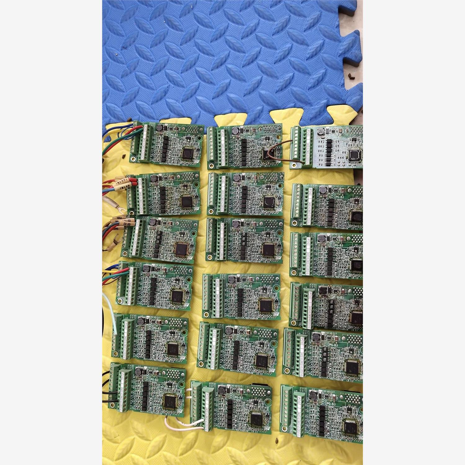 安川PG-B3卡，PG-X3一起16块，功能包好，有需要的联议价