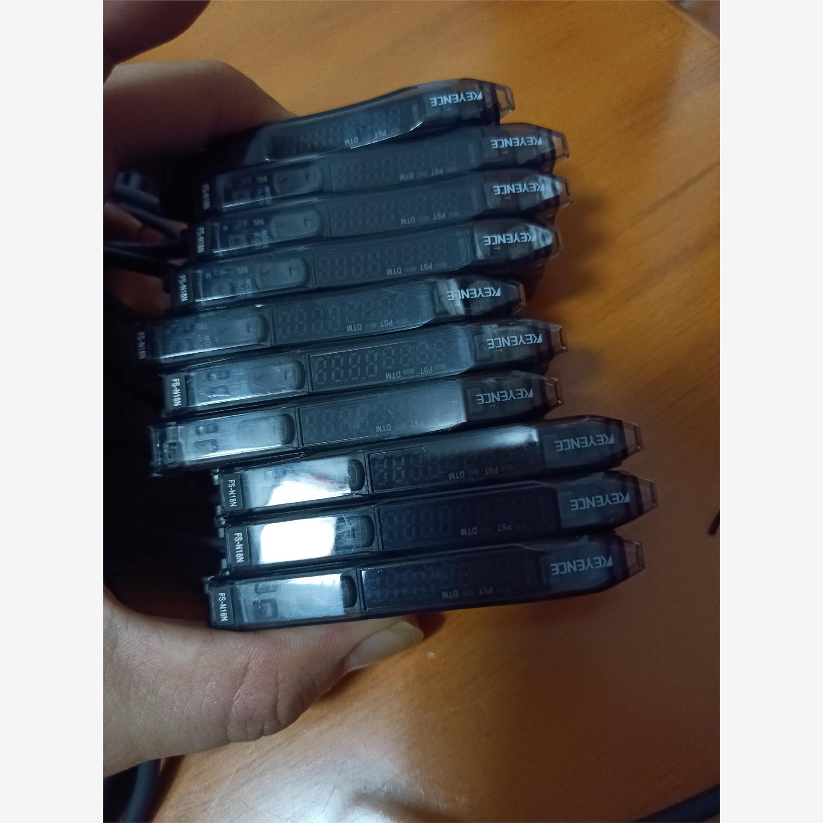基恩士FS-N18N光纤放大器,拆机全新现货,卡扣、功能都是好的