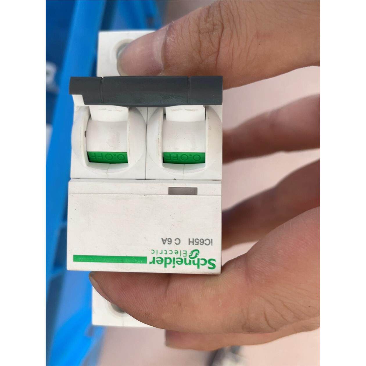 断路器施耐德断路器