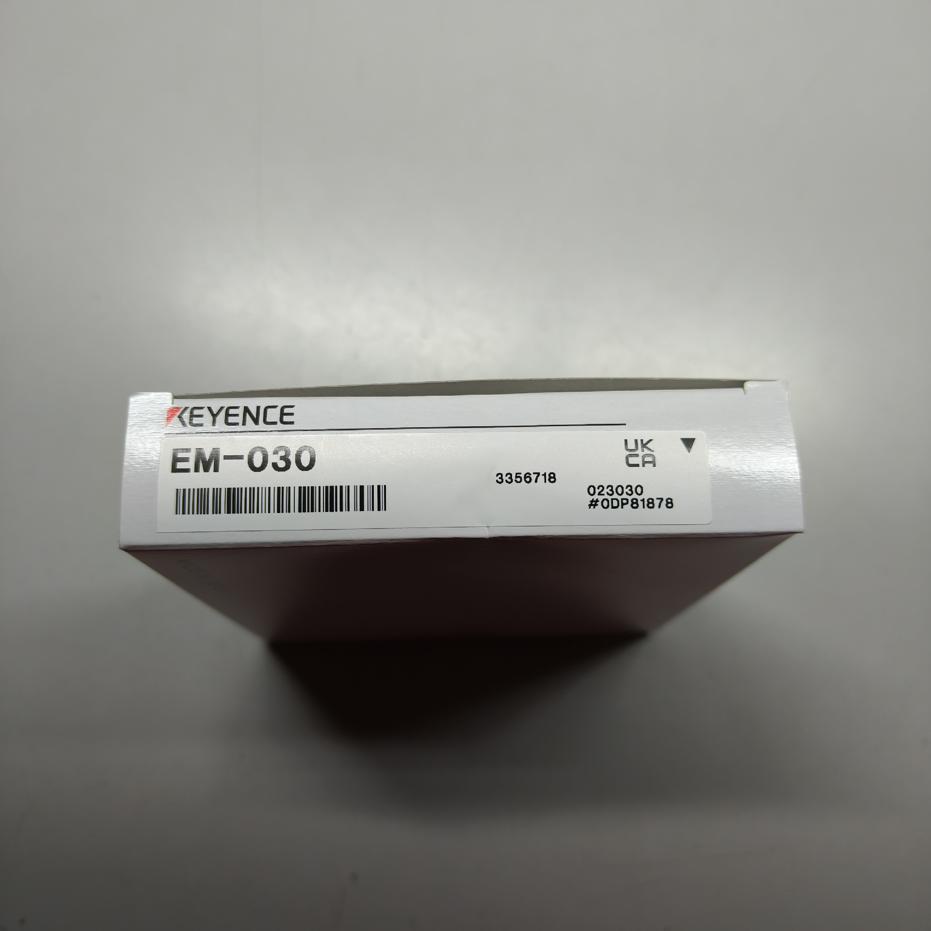 基恩士EM-030接近开关传感器，全新库存现货正品保证，实物图片