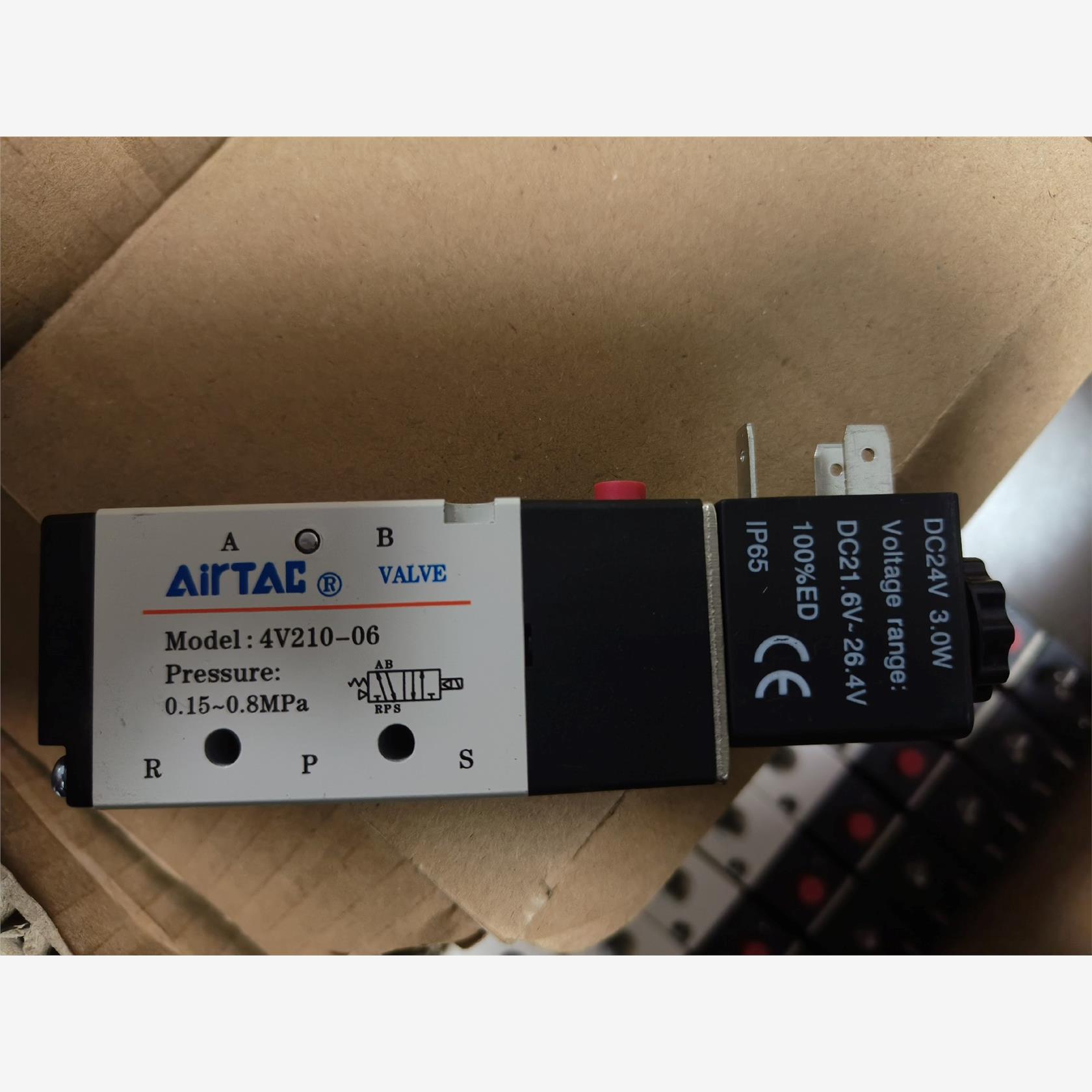 亚德客电磁阀 4V21006B，全新正品无包装，现货，现货，议价