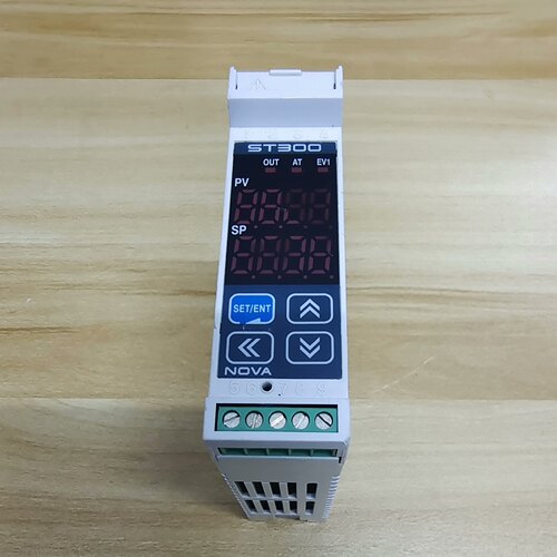 NOVA三元ST300-S0温控器，全新现货拆机已通电测试功能完议价
