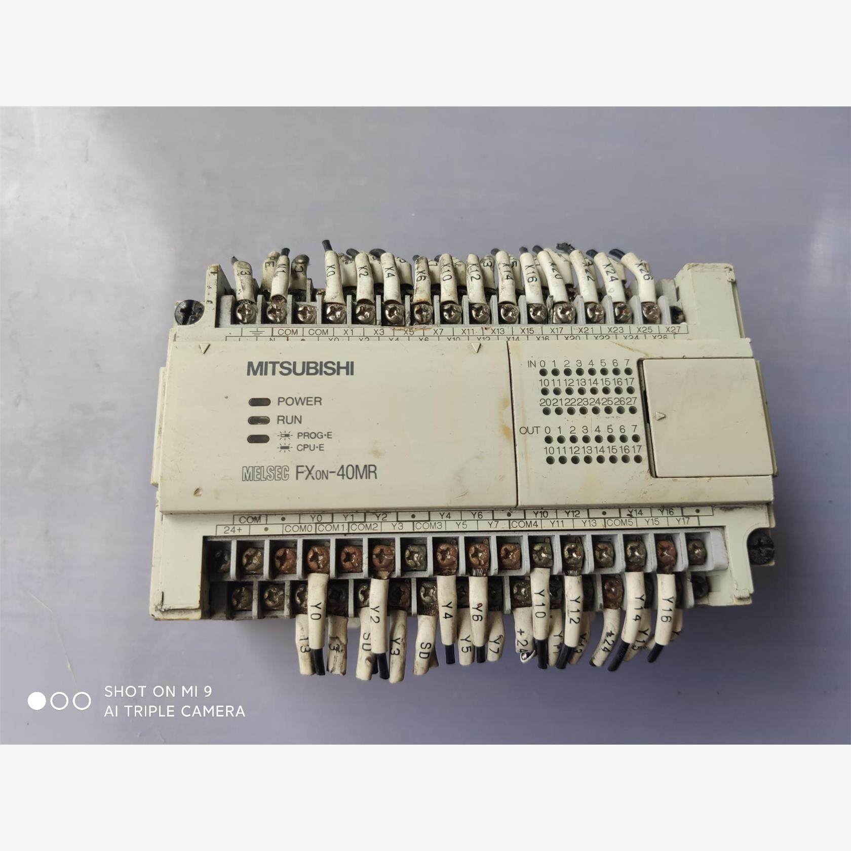 三菱FX0N-40MR，库存现货拆机。成色一般