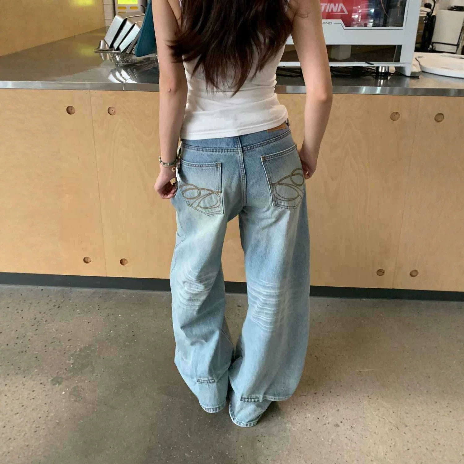 高街潮牌宽松bf风辣妹牛仔裤女小个子设计感刺绣高腰显瘦直筒长裤