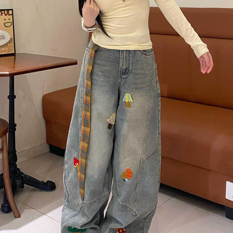美式复古卡通刺绣格纹弯刀牛仔裤