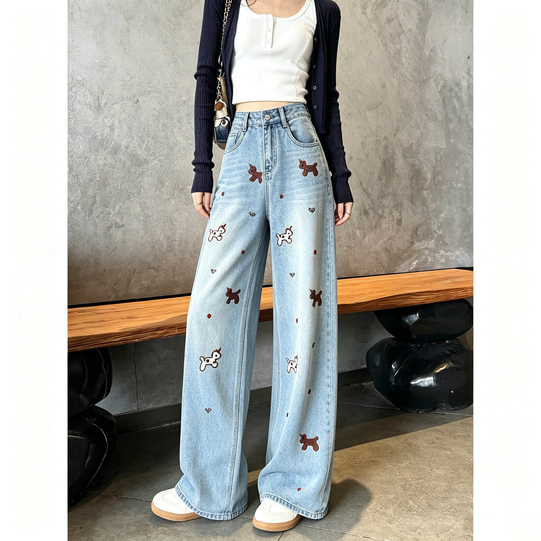 浅蓝色秋季女士刺绣牛仔裤2026新款宽松垂感松弛感裤子直筒阔腿裤