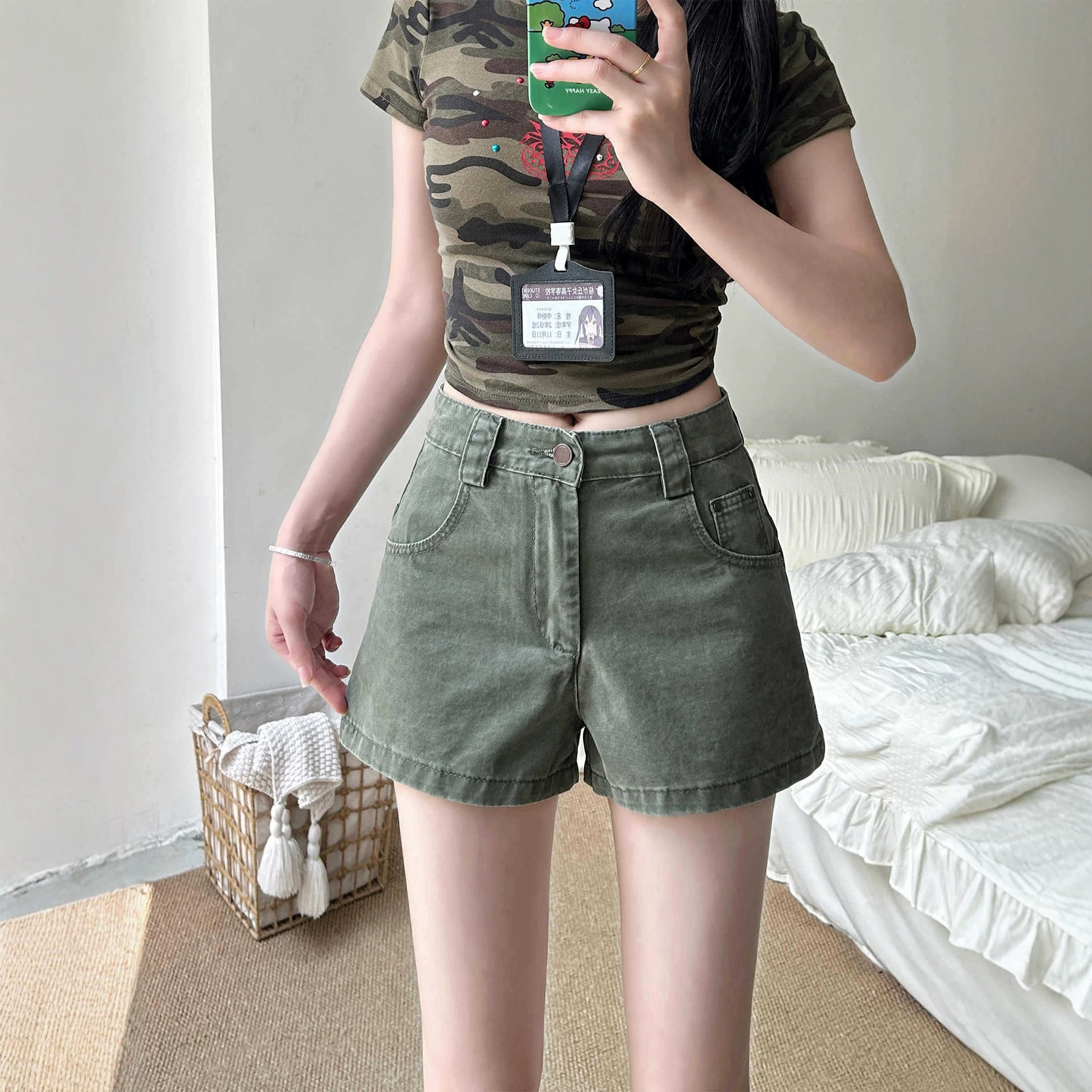 美式复古军绿色牛仔短裤女2026夏季薄款高腰显瘦宽松阔腿a字热裤