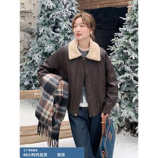 咖色羊羔毛翻领短款羽绒服女冬加厚高级感皮毛一体加绒皮衣厚外套