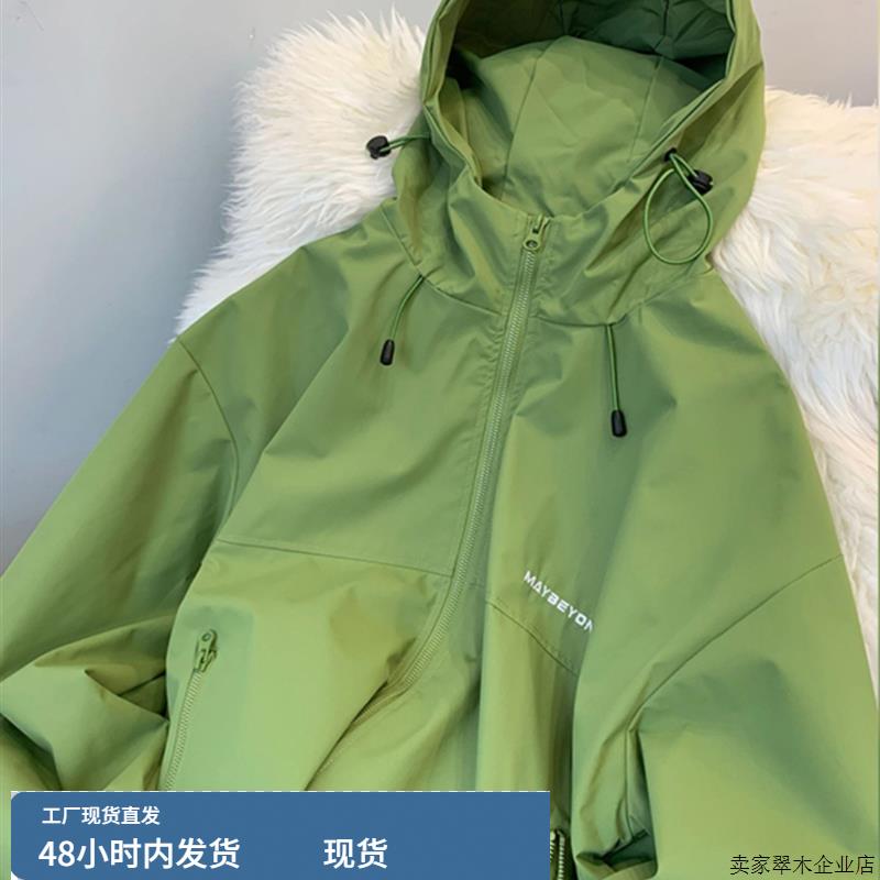 高级感绿色工装连帽冲锋衣外套女春秋季大码宽松休闲短款欧货上衣